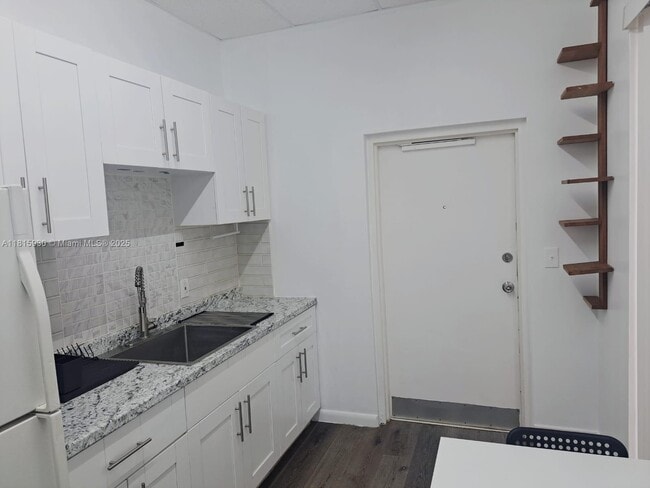Photo - 4500 N Dixie Hwy Unit 104