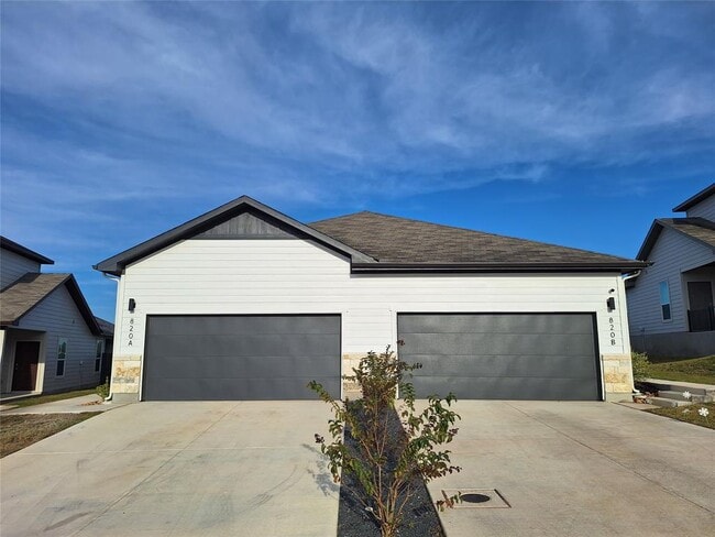 Building Photo - 820 Staglin St