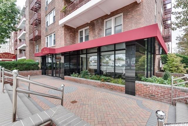 Building Photo - 225 1st St Unit 2E Rental