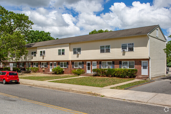 Dock Street Apartments - Dock Street Apartments