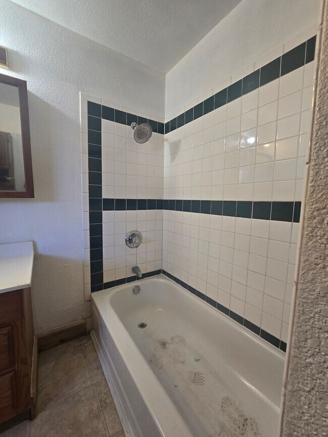 Photo - 3 Bed 2 Bath at Shawnee