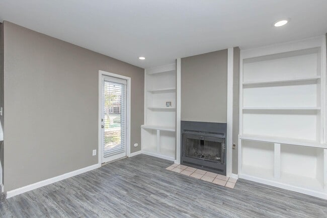 Photo - Fountain Lake Apartments