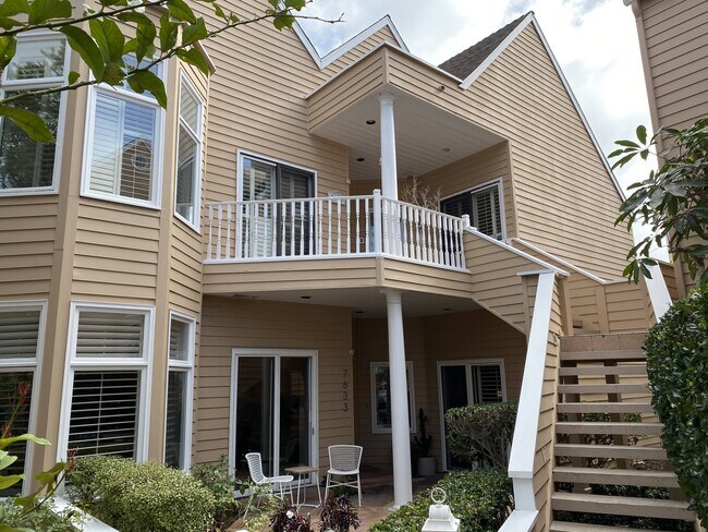 Front Door with Balcony - 7635 Draper Ave Unit 7635