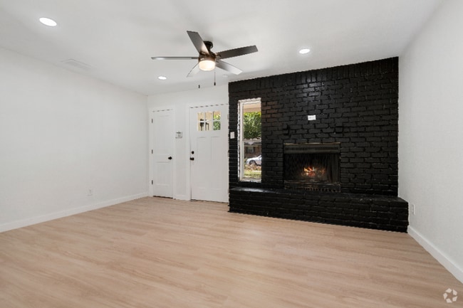 Building Photo - 1414 Timberlake Cir Rental