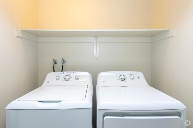 2BR, 2.5BA - 1,300SF - In-Unit Laundry