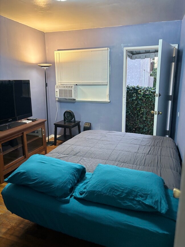 Photo - 11053 1/2 Venice Blvd Unidad N/A