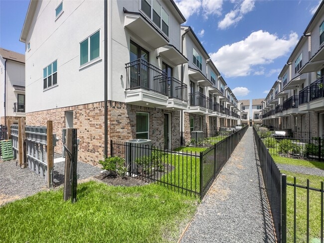 Photo - 1276 N Post Oak Rd