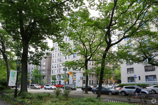 Photo - 190 Riverside Dr