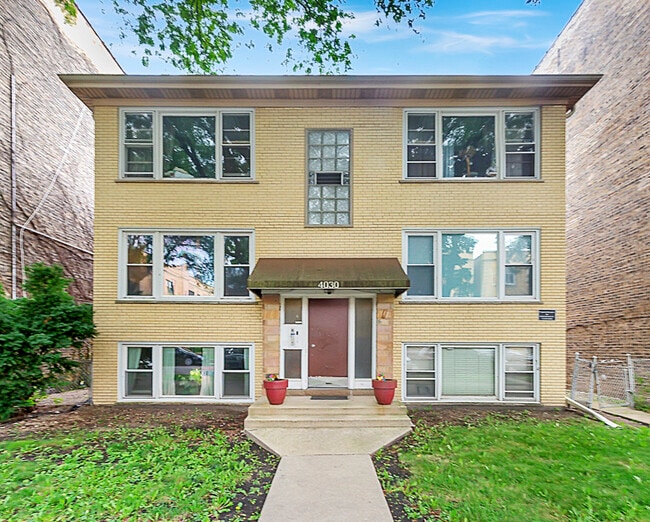 Building Photo - 4030 N Mozart St Unit 2N