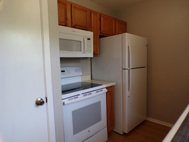 Photo - 121 E Maple Dr House