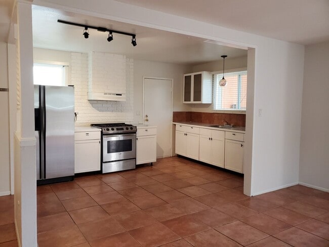 Photo - 3 bed/3 bath + LARGE BONUS ROOM and YARD for Assisted Living/Sober Living/Detox/Rehab Facility.