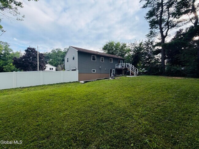 3335 Ralph St