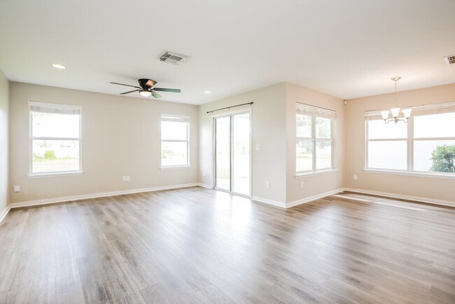 635 Sunny Stroll Dr