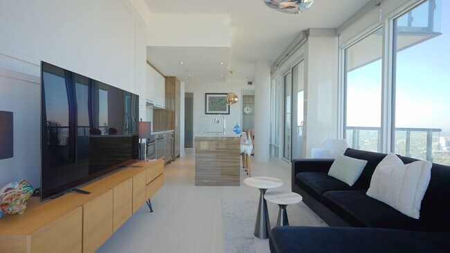 Photo - 488 University Ave