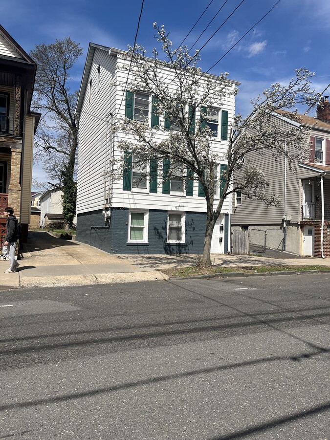 Photo - 63 Bartlett St Unit 2