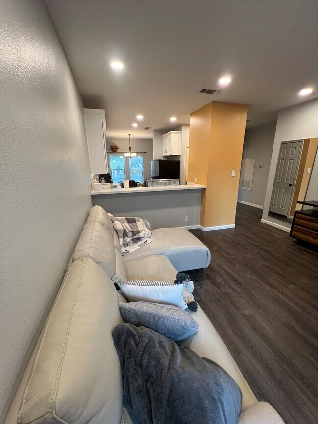 Photo - 2414 Longview St Unit 202