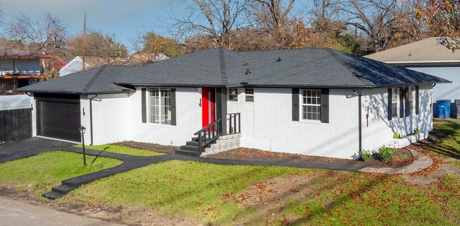 Building Photo - 3423 W Clarendon Dr