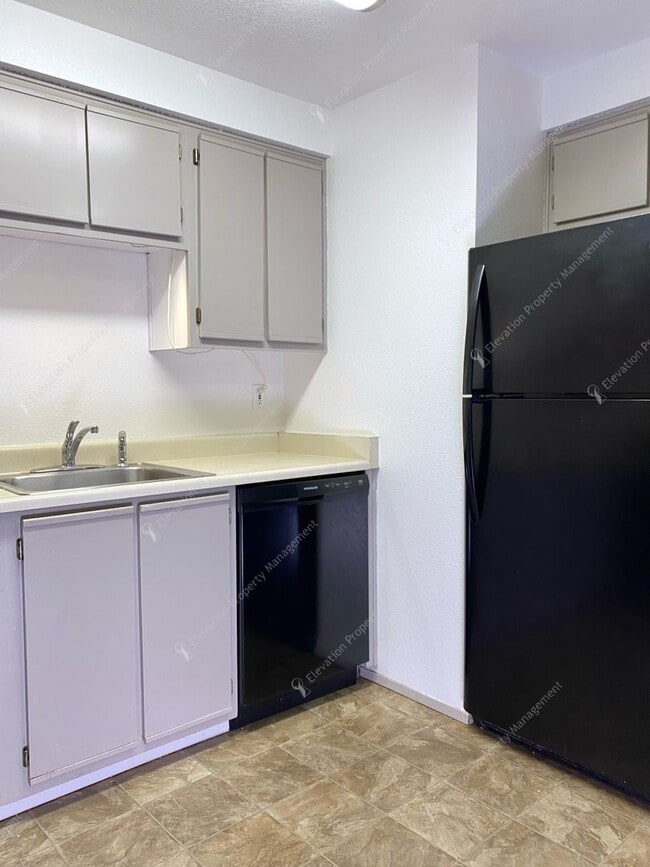 Photo - 2769 NE Mesa Ct Unidad 4