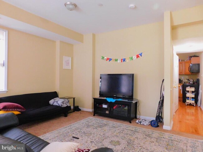 Photo - 4447 Sansom St