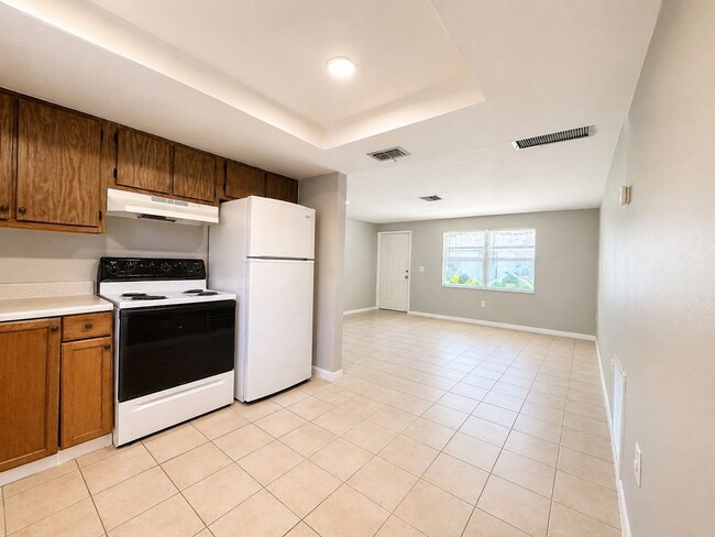 Building Photo - 5459/5461 Eleventh Ave Unit 5461