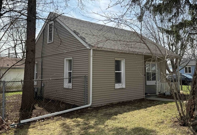 Photo - 2824 School St