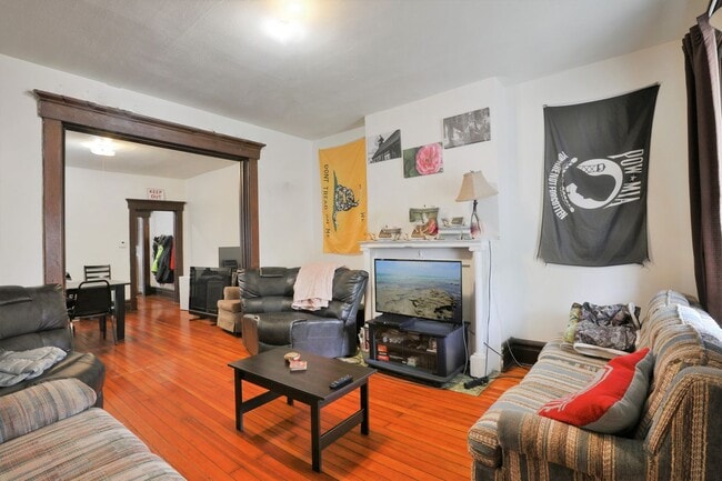 Photo - 4 or 5 Bedroom Right off of High St - OSU ...