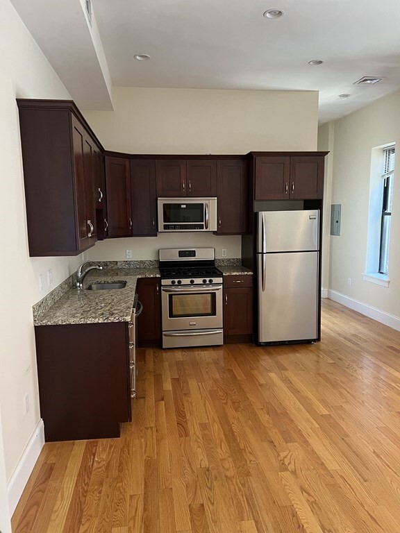 Photo - 639 Tremont St Unidad 1