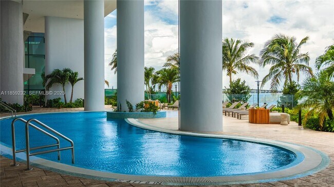 Photo - 700 NE 24th St Unit 2705