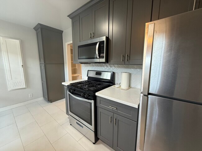 1222 McClellan Dr