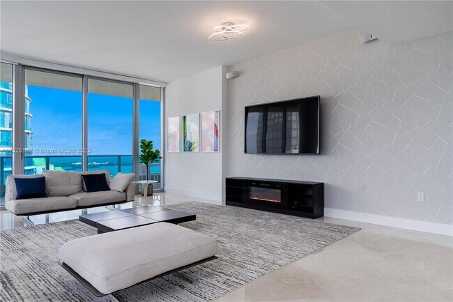 Photo - 200 Biscayne Boulevard Way