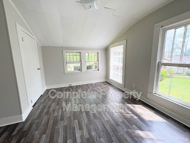 Photo - 1015 11th St N