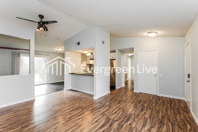 Photo - 112 N Donar Dr