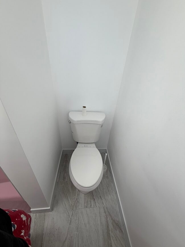 bathroom - 9505 165th Ave