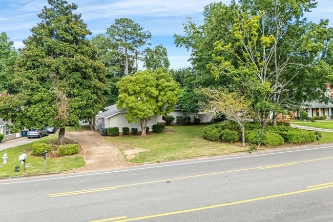 Photo - 4Bed/2Bath Available!