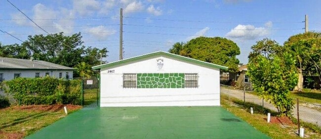 Building Photo - 3917 Windsor Ave Unit #B