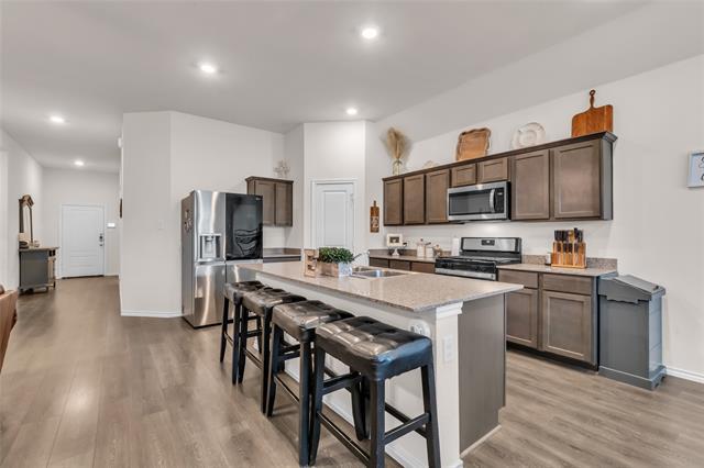 Photo - 900 Honey Maple St