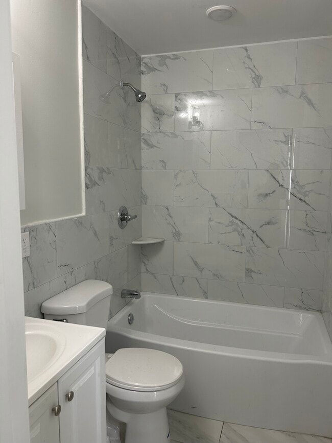 Building Photo - 4025 Spring Garden St Rental