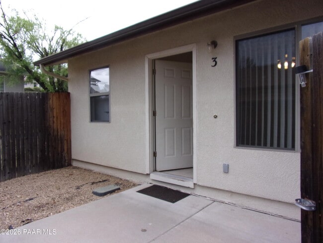 Building Photo - 9641 E Lakeshore Dr Unit 3