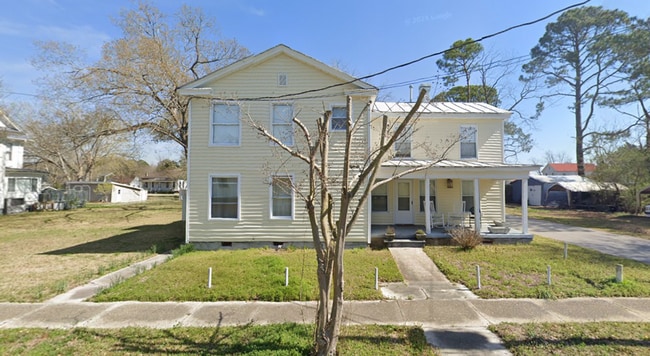 Building Photo - 1X1 Extra Large Unfurnished Unit in Historic Bridgeton NC