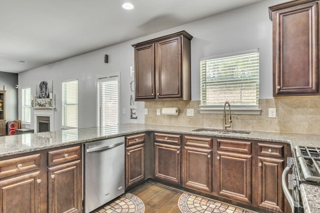 Photo - 87 Wedge Wood Way