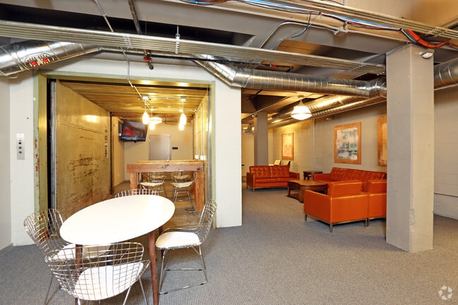 Sala de reuniones - The Rochester Apartments