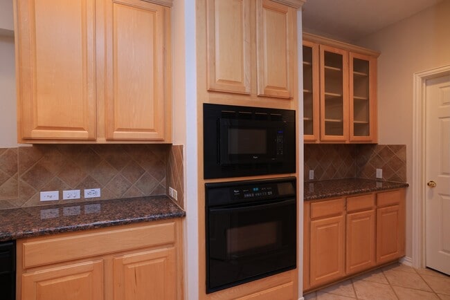 Photo - 17222 Leeside Dr