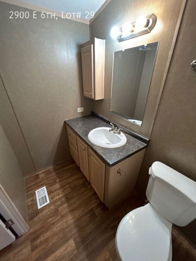 Photo - 2900 E 6th Ave