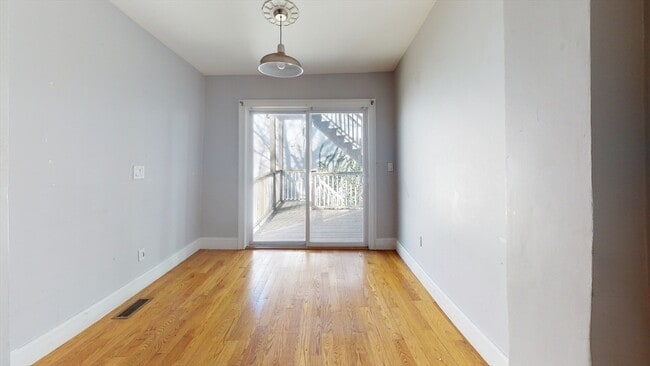 Photo - 9 Chesterton St Unit 1