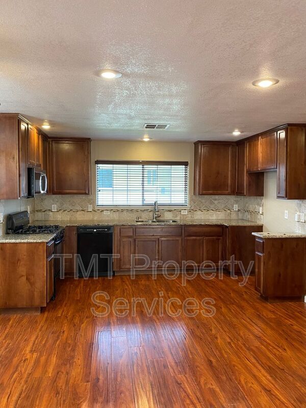 Photo - 10087 Emerald Grove Dr