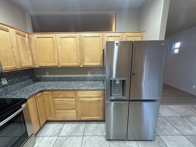 "Spacious 3-Bedroom Duplex Oasis in Hurricane, UT – 2 Full Baths & 1,263 Sq Ft of Comfort!"