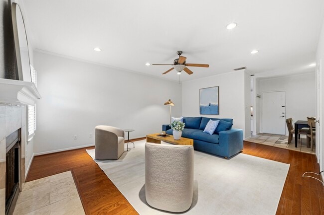 Building Photo - 9850 Pagewood Ln Unit 1009