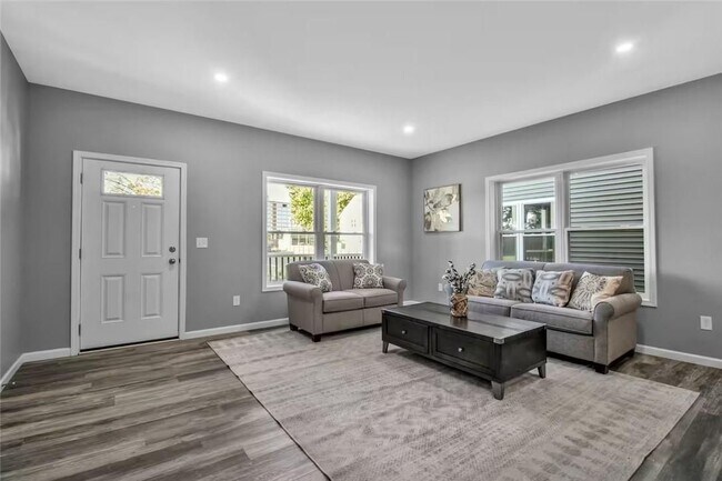 Photo - 140 Seymour, Lower St