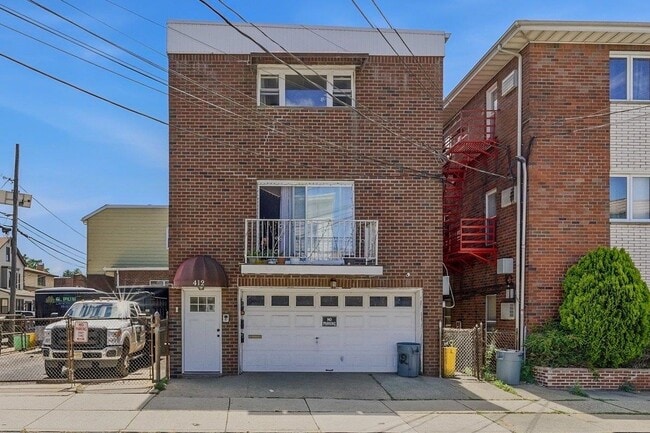 Building Photo - 412 Walker St Unit 1
