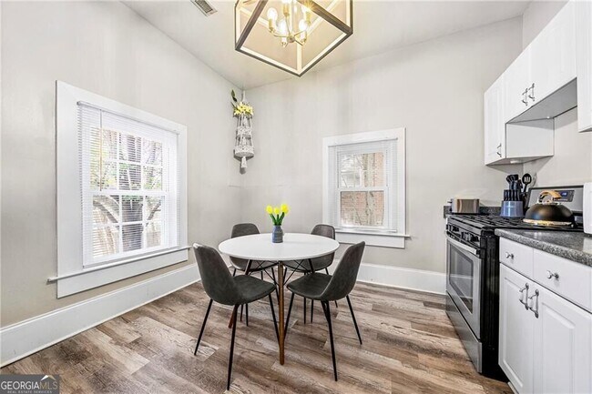 Photo - 1099 Center St NW